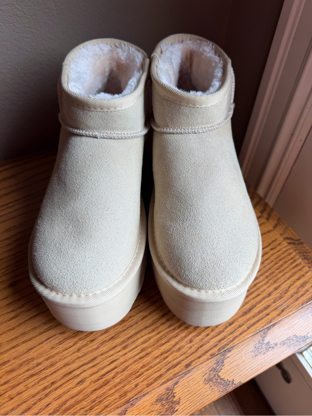 Cozy Cushionaire Platform Ankle Boots light beige  size 8 - Picture 2 of 8